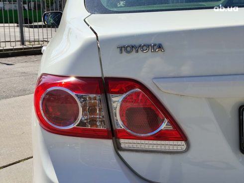 Toyota Corolla 2012 белый - фото 8