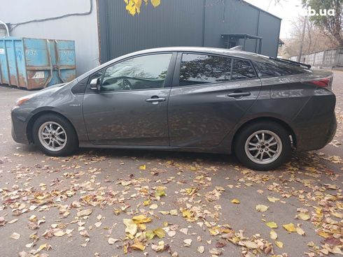 Toyota Prius 2016 серый - фото 16