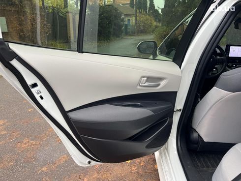 Toyota Corolla 2021 белый - фото 18