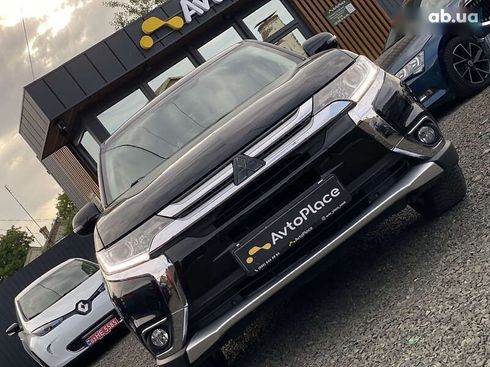 Mitsubishi Outlander 2018 - фото 14