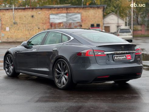 Tesla Model S 2017 серый - фото 11