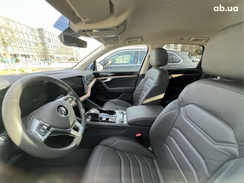Volkswagen Touareg 2019 - фото 24