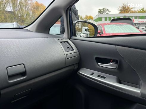 Toyota Prius V 2012 синий - фото 27