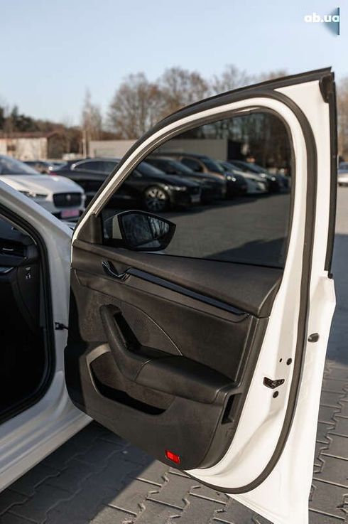 Skoda Octavia 2021 - фото 23