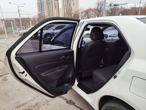 Geely GC6 2014 белый - фото 21