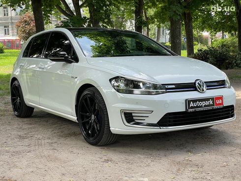 Volkswagen e-Golf 2017 белый - фото 6