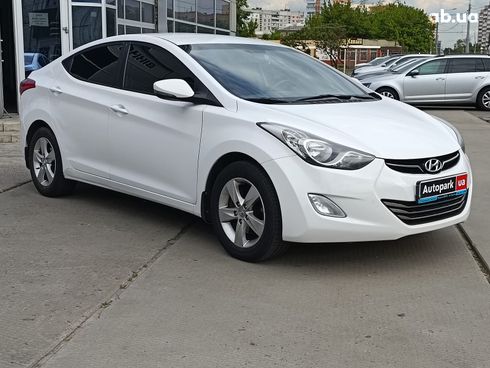 Hyundai Elantra 2012 белый - фото 8
