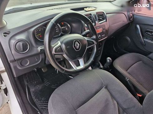 Renault Logan 2017 - фото 12