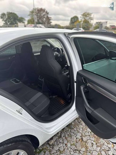 Skoda Octavia 2017 - фото 14