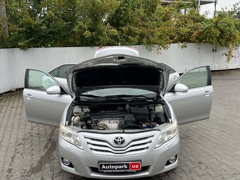 Toyota Camry 2010 серый - фото 16