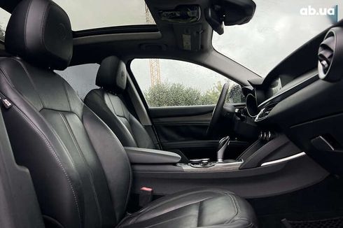 Alfa Romeo Stelvio 2017 - фото 22