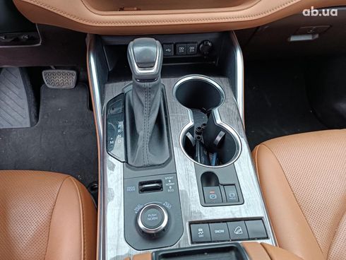 Toyota Highlander 2021 коричневый - фото 29
