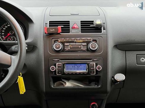 Volkswagen Touran 2011 - фото 18