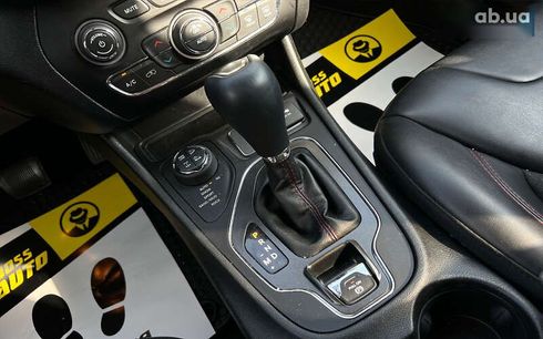 Jeep Cherokee 2019 - фото 16