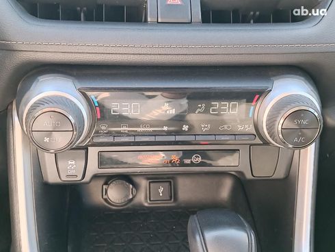 Toyota RAV4 2020 серый - фото 28