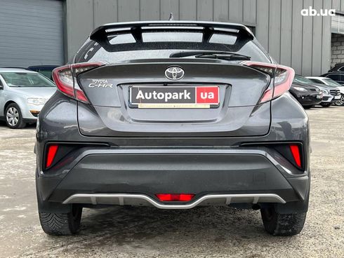 Toyota C-HR 2017 серый - фото 7