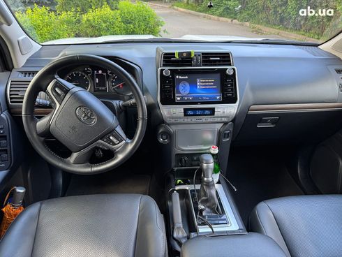 Toyota Land Cruiser Prado 2020 белый - фото 19