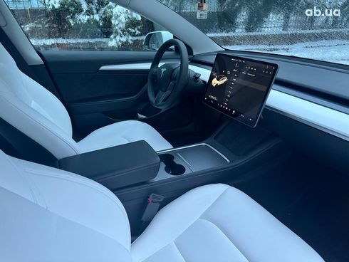 Tesla Model 3 2021 белый - фото 25