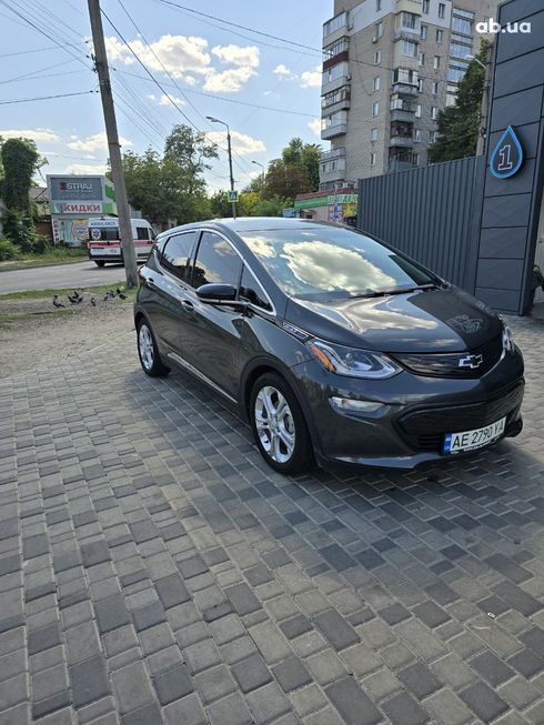 Chevrolet Bolt 2021 серый - фото 7