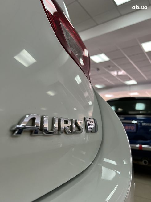 Toyota Auris 2013 белый - фото 12