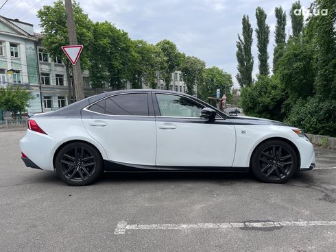 Lexus IS 2016 белый - фото 11