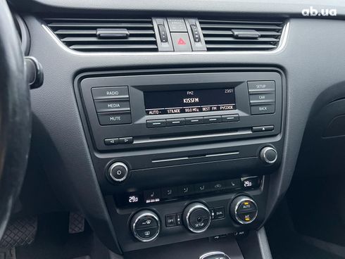 Ford Fiesta 2011 белый - фото 34