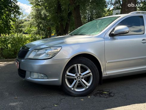 Skoda Octavia 2011 серый - фото 3