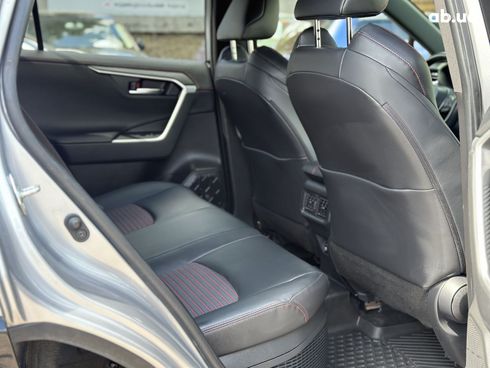 Toyota RAV4 2020 серый - фото 17