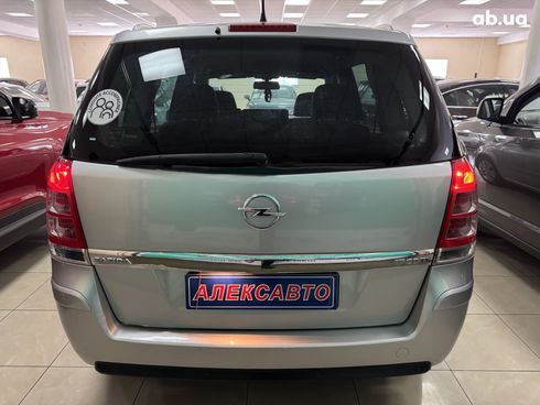 Opel Zafira 2010 серебристый - фото 6