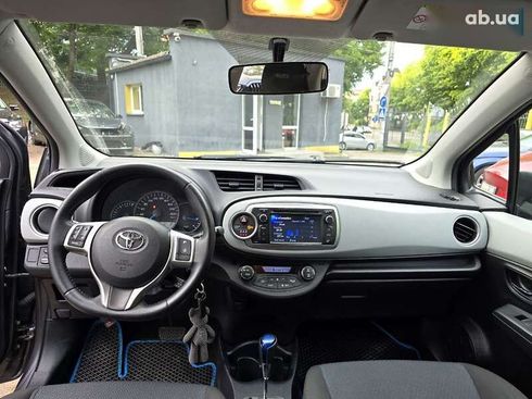 Toyota Yaris 2013 - фото 10