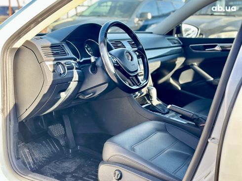 Volkswagen Passat 2018 белый - фото 11