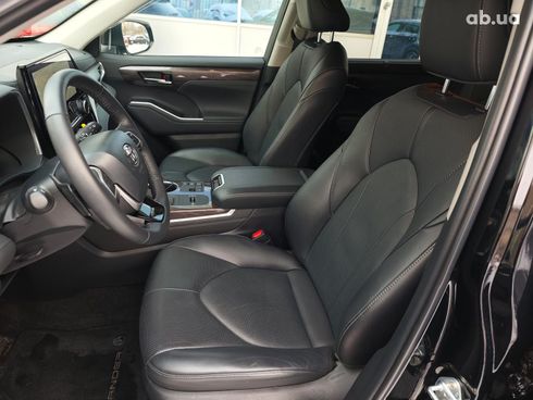 Toyota Highlander 2024 черный - фото 30