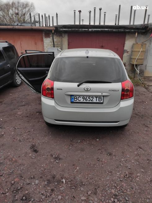 Toyota Corolla 2006 серебристый - фото 4