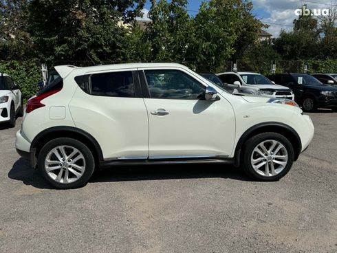 Nissan Juke 2011 белый - фото 7