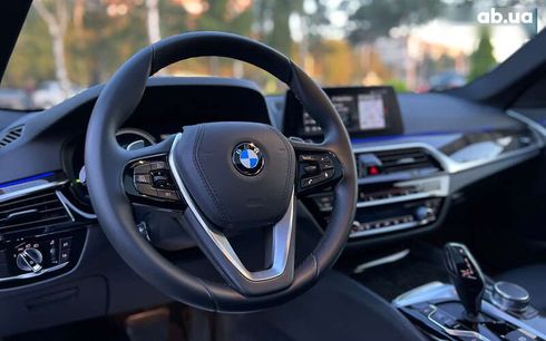 BMW 5 серия 2017 - фото 19