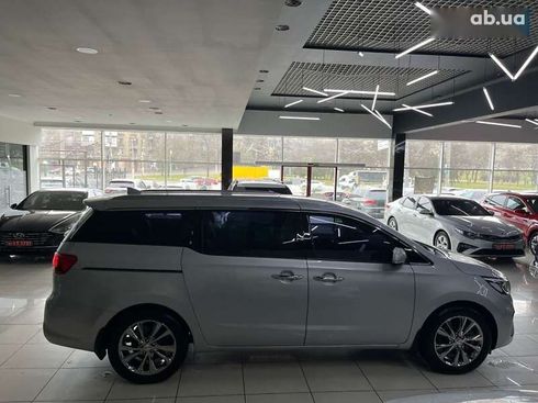 Kia Carnival 2019 - фото 7