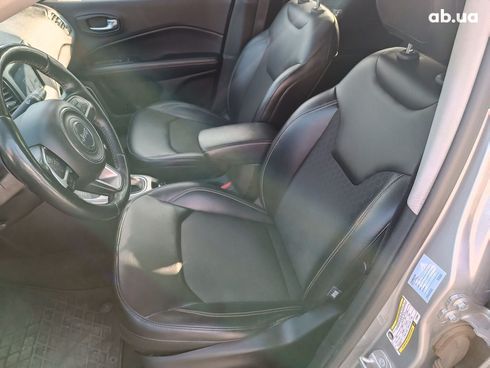 Jeep Compass 2017 серый - фото 17