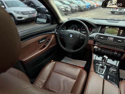 BMW 5 серия 2015 серый - фото 40