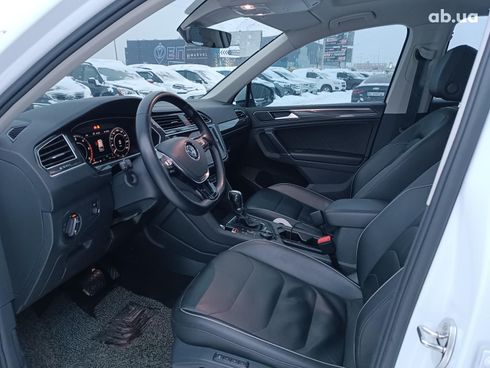 Volkswagen Tiguan 2018 белый - фото 22