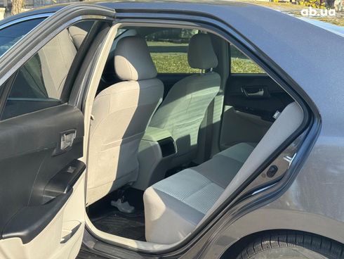 Toyota Camry 2012 серый - фото 10