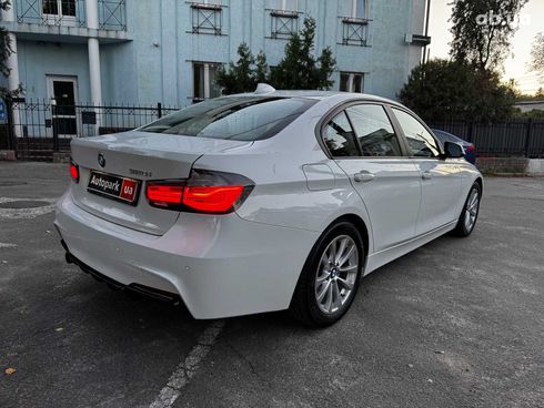BMW 3 серия 2016 белый - фото 7