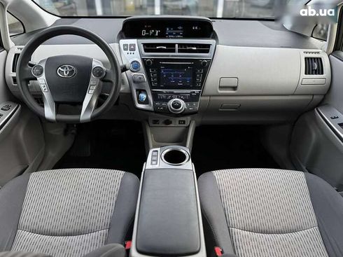 Toyota Prius V 2016 - фото 29