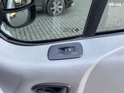 Opel Vivaro 2009 белый - фото 26