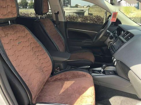 Mitsubishi Outlander 2020 - фото 25