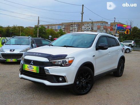 Mitsubishi Outlander 2017 - фото 4