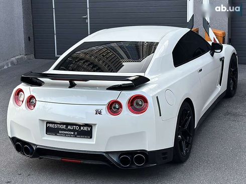 Nissan GT-R 2013 - фото 20