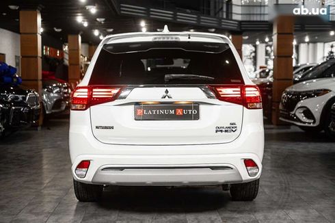 Mitsubishi Outlander 2019 - фото 20