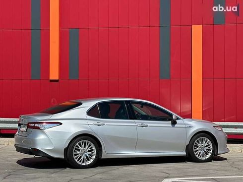 Toyota Camry 2019 - фото 5