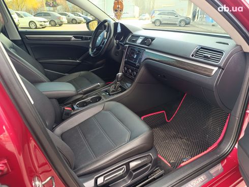 Volkswagen Passat 2016 красный - фото 6