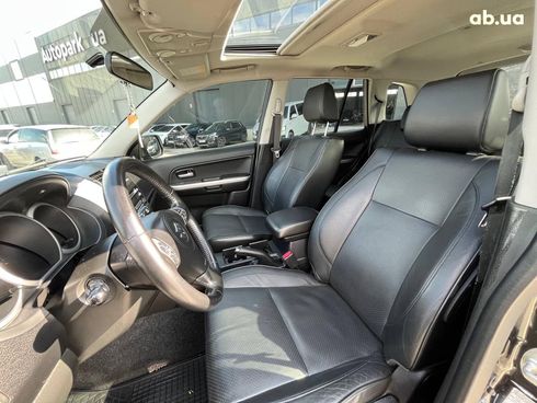 Suzuki Grand Vitara 2010 черный - фото 18